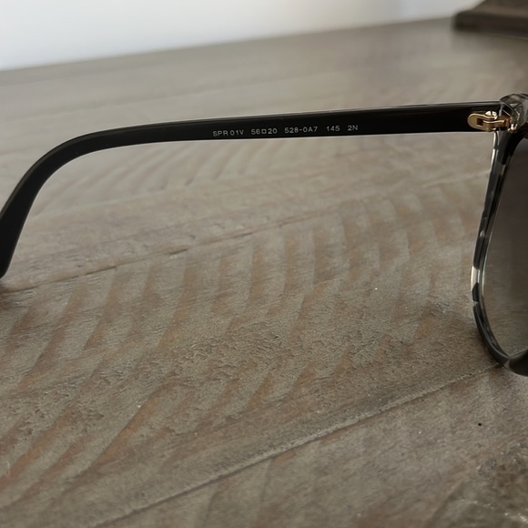 Prada SPR01V - Picture 9 of 10